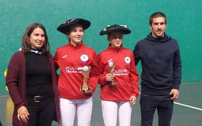 Bergarara eta Oñatira joan dira Antzuolako San Isidro Torneoko txapelak