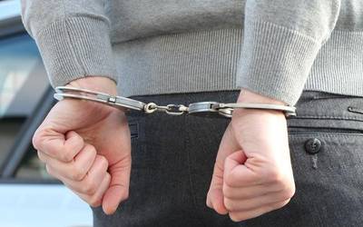 Ertzaintzak 37 urteko gizonezko bat atxilotu du Plentzian, genero-indarkeria egotzita