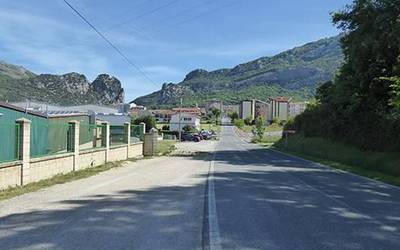 Irurtzunerako espaloia egiteko lanak deitu dituzte