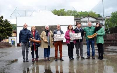 Laxoa Egunean, txapelketako partidarik ez baina ekitaldi ofiziala egin dute Donezteben