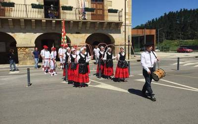 San Trokaz eguna ospatzen dabiltza Abadiñon