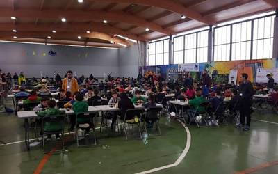 Zumaiako Xake jokalari gazteak bikain Zarauzko IV. Xake Festan