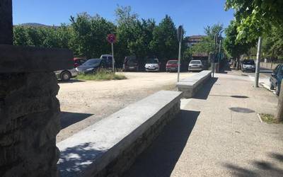 Aldai kaleko aparkalekuetako hormak beheretuko dituzte, segurtasuna hobetzeko
