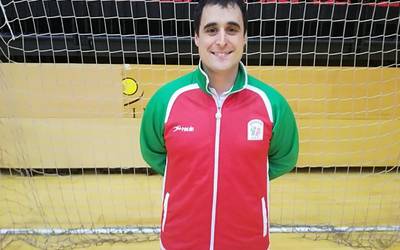 Asier Abad, Urduliz Eskubaloia taldeko entrenatzailea: "Gure ametsik onenetan ere ez genuen espero lortutakoa"