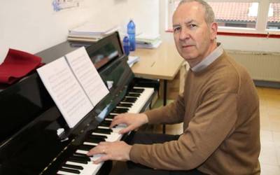 "Pianoa jotzen dudanean denbora beste modu baten pasatzen da" Juan Carlos Astiazaran