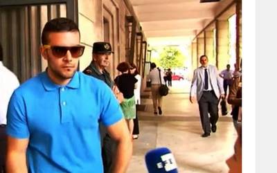 Indarkeriaz lapurreta egin zuen sanferminetako bortxatzaileetako bat absolbitu egin du epaileak