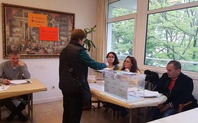 Herritarrak hasi dira jada botoak ematen