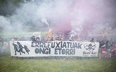 Oñatiko Larraña etxeko errefuxiatuek parte hartuko dute zapatuko St. Pauli zaleen festan
