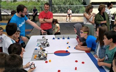 Robotika dibertigarriaren feria antolatu dute domekarako