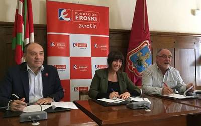 Elorrioko Udalak, Eroskik eta Kainaberak hitzarmena berritu dute beharra duten familiei laguntzeko