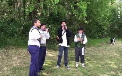 Trikiti, alboka eta pandero doinuek girotu zituzten Etxegoiengo jaiak