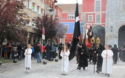 Aste Santuko turista-oldea mantendu bada ere, atzerritik etorritakoen kopuruak gora egin du