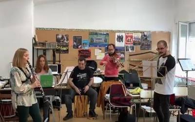Musika denontzat, ate irekiei esker