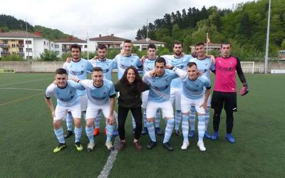 Ohorezko sakea egin du Oihana Aldaik Ibarra futbol zelaian