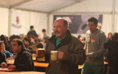 Errugbi taldeari lagundu, eta primeran afaldu