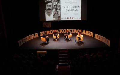 Futbolerako eta bizitzarako garrantzitsuak diren balioez berbetan aritu dira Vicente Del Bosque eta Jesus Mari Zamora