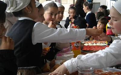 Dantzari Txikiak Burunda frontoian bildu ziren