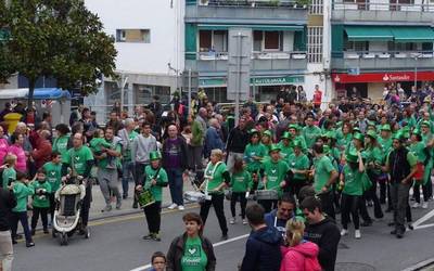 Euskal Eskola Publikoaren jaira joateko autobusa Debagoienetik