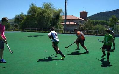 Udako tenperatura izan dute Hockey Egunean