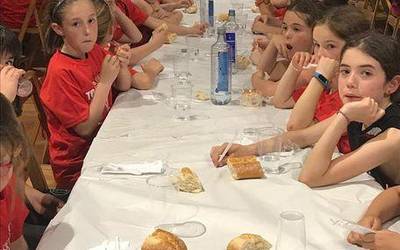 Saskibaloi Topaketan murgilduta dira mila gaztetxo inguru