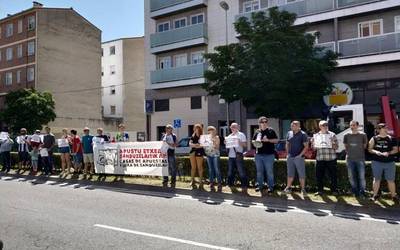 Apustu etxeen kontrako mobilizazioak hasi dituzte Sanduzelai auzoan