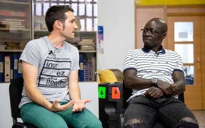 "Pape Niang. Hasiera berri bat" liburuaren aurkezpena Bilbon