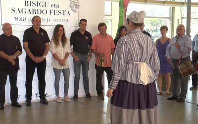 Irene Caminosek izan zuen Bisigu eta sagardo festari hasiera emateko ardura