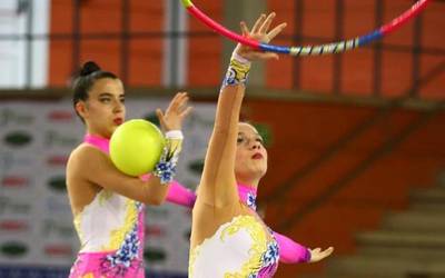 Ariznoako gimnastek hainbat erakustaldi dituzte egunotan