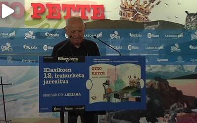 Ehunka pertsonak taldean irakurri dute Lertxundiren 'Otto Pette', 12 orduz