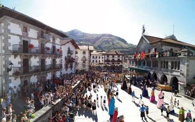 Plazaola aldizkaria prestatzen hasiak dira dagoeneko