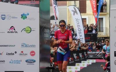 Helene Alberdik laugarren egin du aurtengo Zarauzko Triatloian