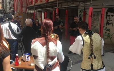 Folklore jaialdia egin zuen atzo Galiziar Etxeak