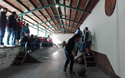 Bea Isasi eta Bernardo Barcena aiararrak dira Euskadiko bola txapeldun berriak