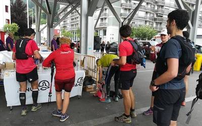 300 mendizale elkartu dira Arrasaten, Aiba! mendi martxa egiteko
