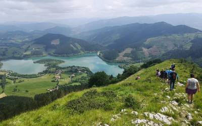 107 ibiltari Txikirri-Txikirri mendi martxan