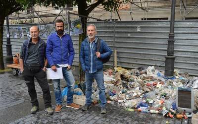Ibaietan pilatutako zaborra ikusgai, sentsibilizazio kanpaina modura