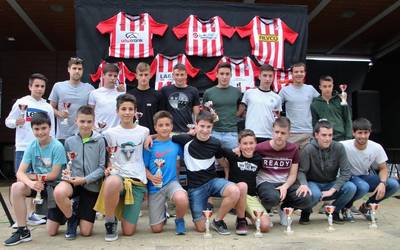 Paella jan herrikoi baten bueltan agurtu zuen Club Deportibo Elgoibarrek denboraldia