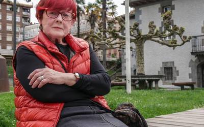 "Josu Urrutikoetxearen bitartez sartu zen nire senarra ETAn"