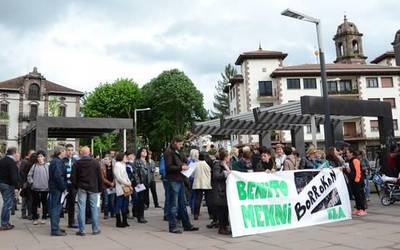 Elizondoko Benito Menniko langileak inposatzen ari diren enpresa ereduaren kontra agertu dira