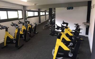 Gimnasioko jardueretarako lur berezia ezarri du Udalak