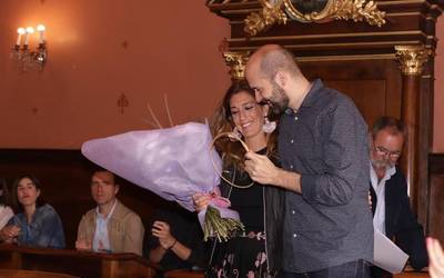 Izaro Elorza da Oñatiko alkate berria, zumitzezko txibita hartuta