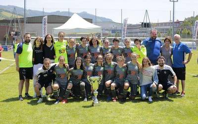 Realak irabazi du infantil nesken Azpeitia Cup txapelketa