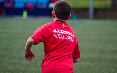 Bilera asteartean Futbol Eskolako haurren gurasoekin