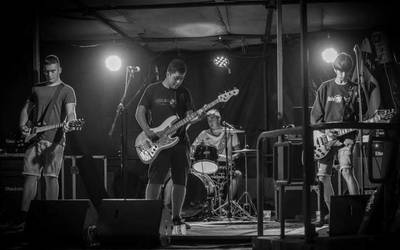 Punk-rock eszenaren desertuan, oasi txiki bat