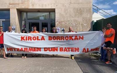 Lanuzteak hasi dituzte Abadiñoko igerilekuetan Bizkaiko konbenioa sinatzeko