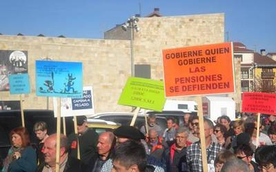 Pentsiodunek Aita Barandiaran egoitzara eramanen dute euren protesta