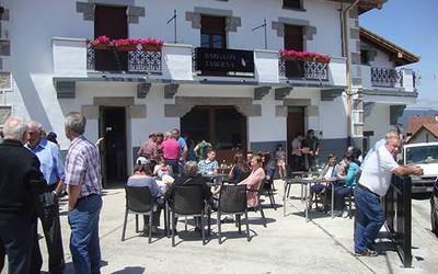 Herriaren taberna zabalik dago