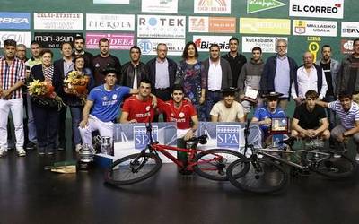 Iker Salaberria goizuetarrak bigarren urtez segidan irabazi du Biharko Izarrak txapelketa