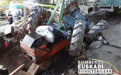 Elorregiko auzotar batek istripua izan du traktorearekin