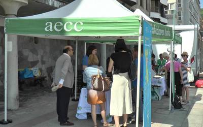 Gipuzkoako AECC, Emaus eta Gipuzkoako Foru Aldundiak Uda Osasuntsua kanpaina jarri dute martxan